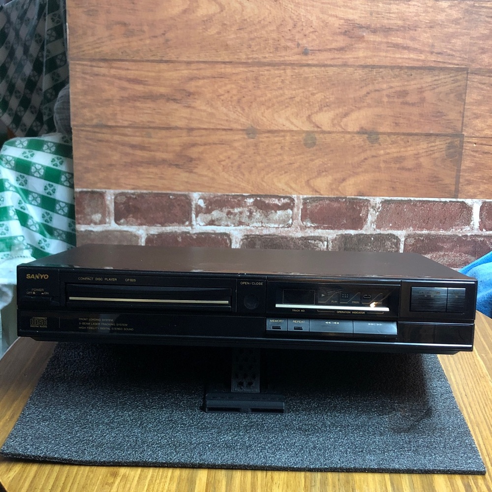 1988 Sanyo Compact Disc Player